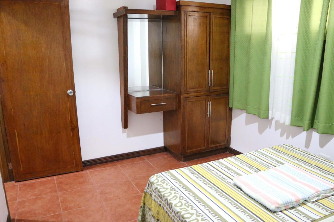 Badladz Staycation Condos Puerto Galera Exterior foto